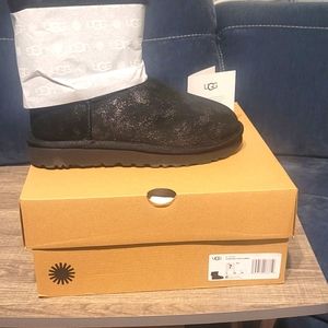 Uggs- Bailey Bows with Shimmer